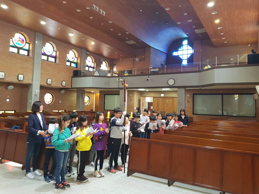 초등부주일학교 십자가의 길 1.jpg